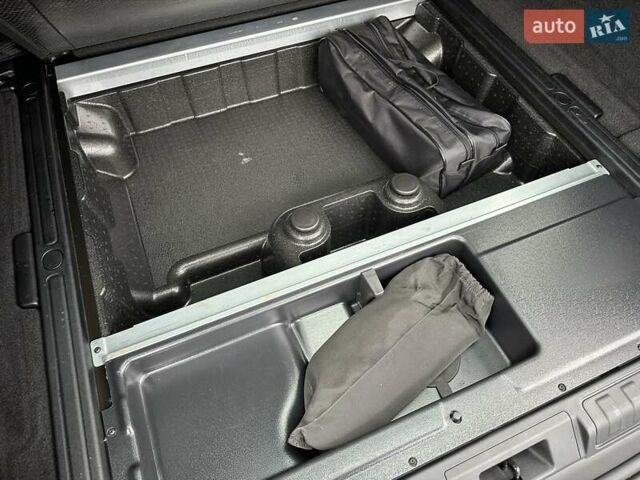 Черный Ленд Ровер Дискавери, объемом двигателя 3 л и пробегом 11 тыс. км за 87500 $, фото 33 на Automoto.ua