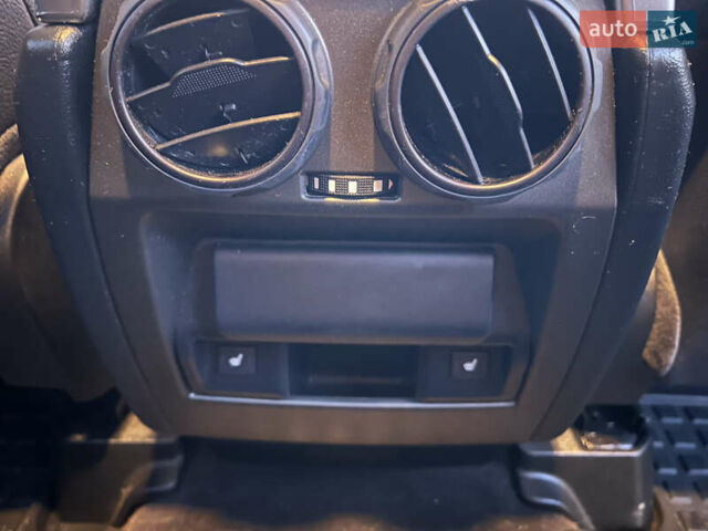 Коричневий Ленд Ровер Діскавері, об'ємом двигуна 3 л та пробігом 98 тис. км за 21100 $, фото 14 на Automoto.ua