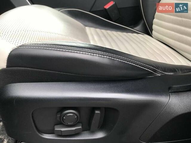 Коричневый Ленд Ровер Дискавери, объемом двигателя 3 л и пробегом 129 тыс. км за 58490 $, фото 17 на Automoto.ua