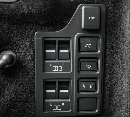 Коричневый Ленд Ровер Дискавери, объемом двигателя 3 л и пробегом 49 тыс. км за 49900 $, фото 114 на Automoto.ua