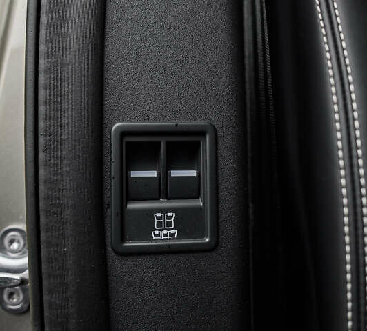 Коричневый Ленд Ровер Дискавери, объемом двигателя 3 л и пробегом 49 тыс. км за 49900 $, фото 72 на Automoto.ua