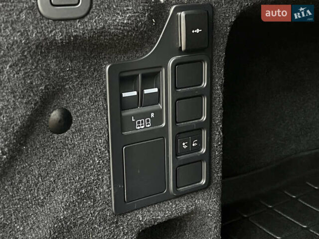 Коричневый Ленд Ровер Дискавери, объемом двигателя 3 л и пробегом 45 тыс. км за 69990 $, фото 29 на Automoto.ua