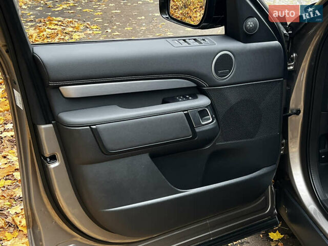 Коричневый Ленд Ровер Дискавери, объемом двигателя 3 л и пробегом 45 тыс. км за 69990 $, фото 16 на Automoto.ua