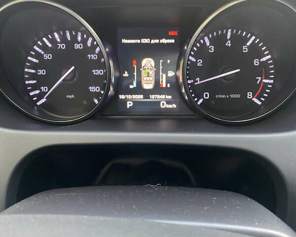 Червоний Ленд Ровер Діскавері, об'ємом двигуна 2 л та пробігом 127 тис. км за 18000 $, фото 9 на Automoto.ua