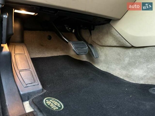 Красный Ленд Ровер Дискавери, объемом двигателя 3 л и пробегом 121 тыс. км за 22950 $, фото 33 на Automoto.ua