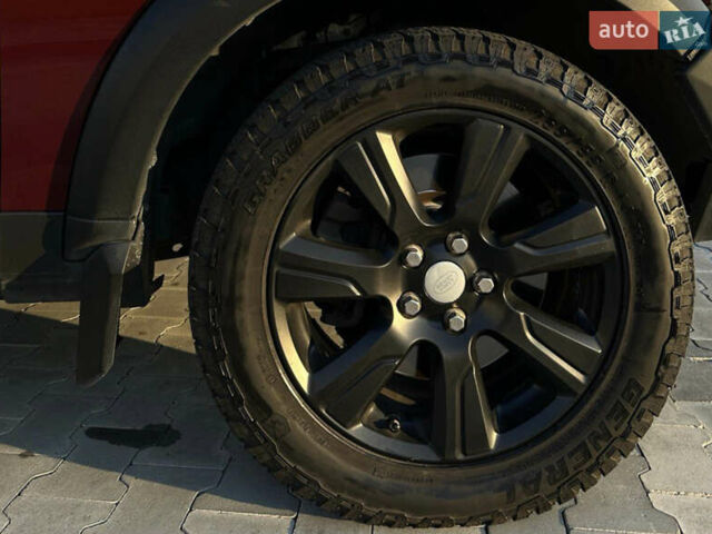 Красный Ленд Ровер Дискавери, объемом двигателя 3 л и пробегом 121 тыс. км за 22950 $, фото 11 на Automoto.ua