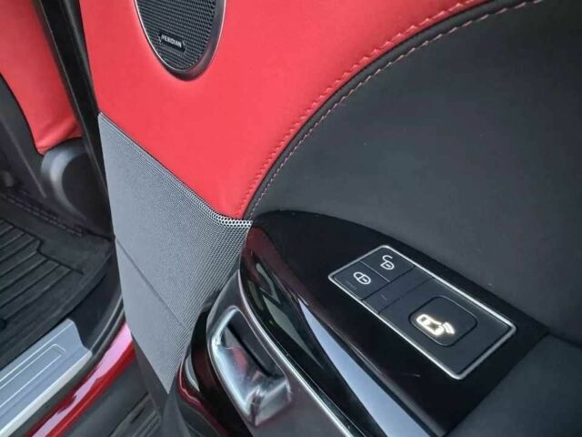 Красный Ленд Ровер Дискавери, объемом двигателя 2 л и пробегом 19 тыс. км за 10900 $, фото 8 на Automoto.ua