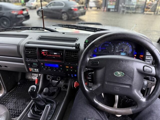 Серый Ленд Ровер Дискавери, объемом двигателя 2.5 л и пробегом 205 тыс. км за 4200 $, фото 15 на Automoto.ua