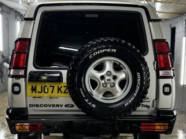 Серый Ленд Ровер Дискавери, объемом двигателя 0 л и пробегом 200 тыс. км за 3500 $, фото 4 на Automoto.ua