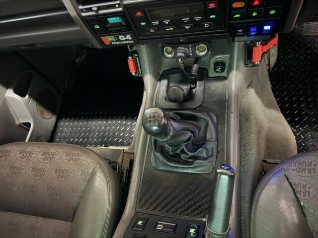 Серый Ленд Ровер Дискавери, объемом двигателя 0 л и пробегом 200 тыс. км за 3500 $, фото 8 на Automoto.ua