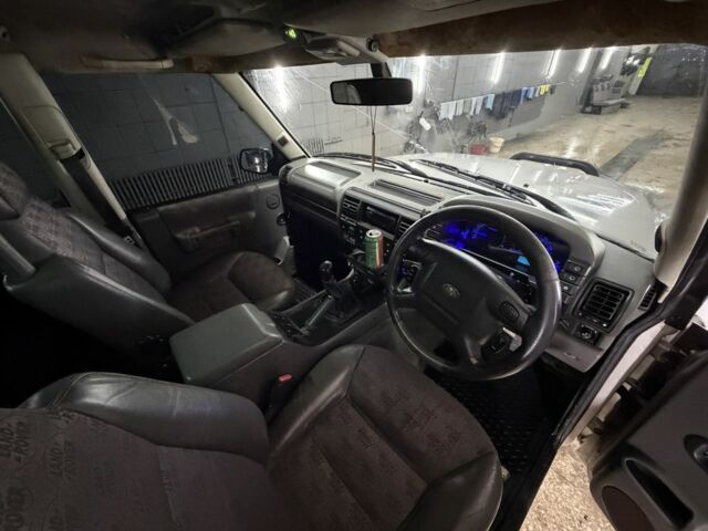 Серый Ленд Ровер Дискавери, объемом двигателя 0 л и пробегом 200 тыс. км за 3500 $, фото 6 на Automoto.ua