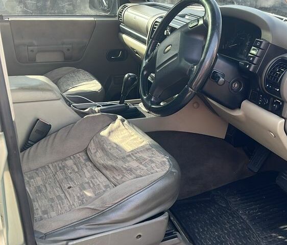 Серый Ленд Ровер Дискавери, объемом двигателя 0 л и пробегом 2 тыс. км за 4900 $, фото 2 на Automoto.ua