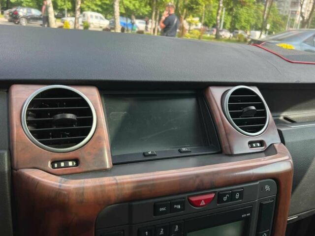 Сірий Ленд Ровер Діскавері, об'ємом двигуна 2.7 л та пробігом 279 тис. км за 10650 $, фото 19 на Automoto.ua