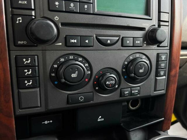 Сірий Ленд Ровер Діскавері, об'ємом двигуна 2.7 л та пробігом 279 тис. км за 10650 $, фото 21 на Automoto.ua