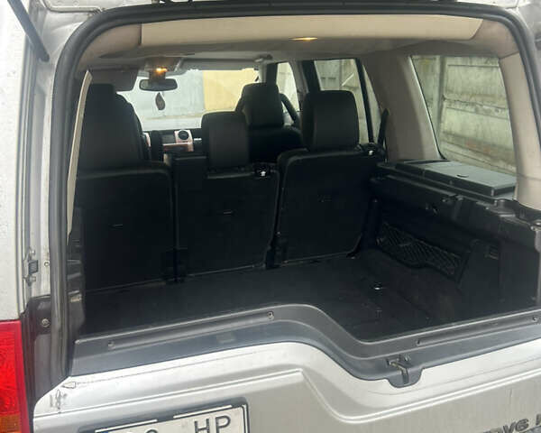 Сірий Ленд Ровер Діскавері, об'ємом двигуна 2.72 л та пробігом 350 тис. км за 9300 $, фото 4 на Automoto.ua