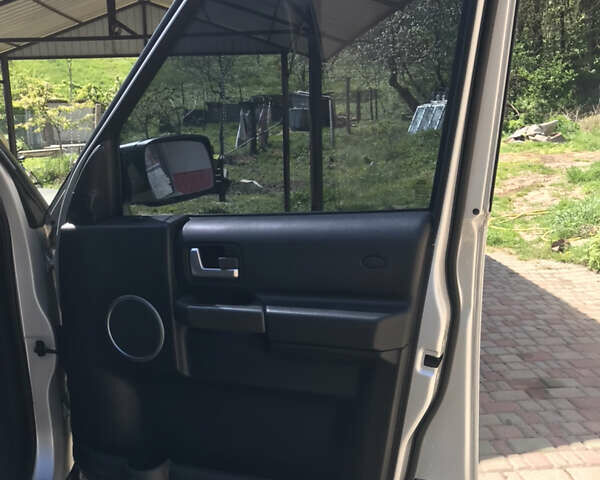 Сірий Ленд Ровер Діскавері, об'ємом двигуна 2.72 л та пробігом 201 тис. км за 9800 $, фото 16 на Automoto.ua