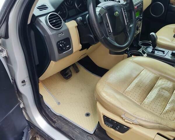 Сірий Ленд Ровер Діскавері, об'ємом двигуна 3 л та пробігом 428 тис. км за 11000 $, фото 6 на Automoto.ua