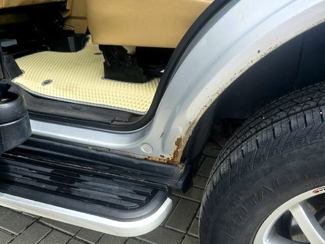 Серый Ленд Ровер Дискавери, объемом двигателя 3 л и пробегом 425 тыс. км за 9000 $, фото 3 на Automoto.ua