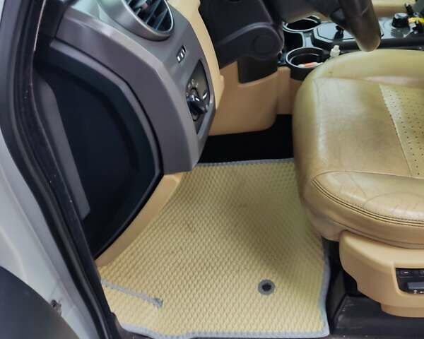 Сірий Ленд Ровер Діскавері, об'ємом двигуна 3 л та пробігом 428 тис. км за 11000 $, фото 5 на Automoto.ua