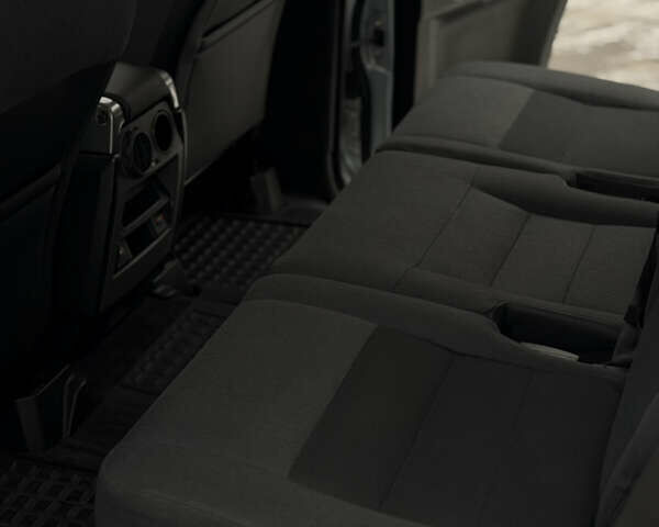 Сірий Ленд Ровер Діскавері, об'ємом двигуна 2.72 л та пробігом 320 тис. км за 9500 $, фото 15 на Automoto.ua