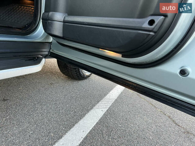 Серый Ленд Ровер Дискавери, объемом двигателя 2.72 л и пробегом 361 тыс. км за 12000 $, фото 9 на Automoto.ua