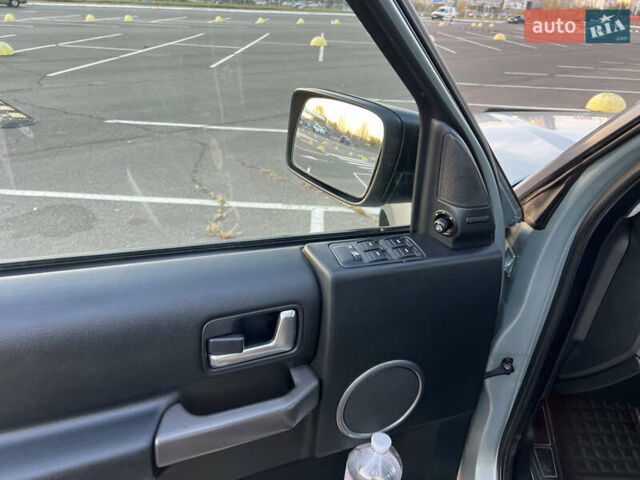 Серый Ленд Ровер Дискавери, объемом двигателя 2.72 л и пробегом 361 тыс. км за 12000 $, фото 23 на Automoto.ua