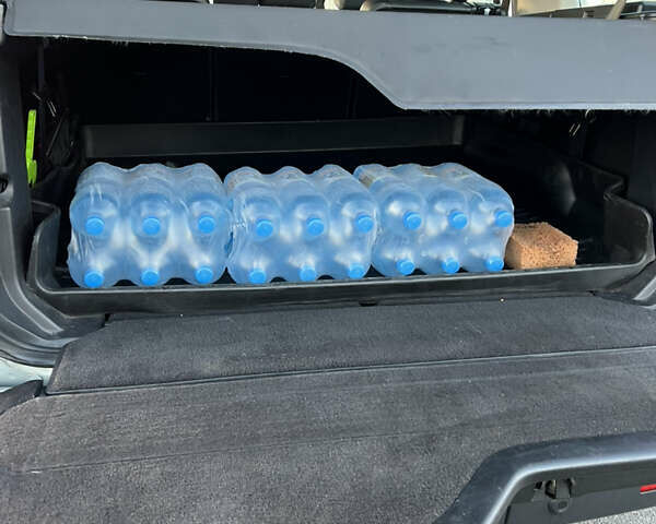 Серый Ленд Ровер Дискавери, объемом двигателя 2.72 л и пробегом 361 тыс. км за 12000 $, фото 11 на Automoto.ua