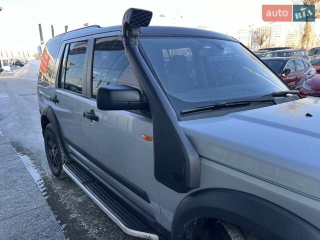 Сірий Ленд Ровер Діскавері, об'ємом двигуна 2.7 л та пробігом 250 тис. км за 10500 $, фото 9 на Automoto.ua