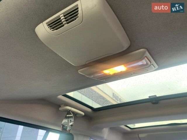 Серый Ленд Ровер Дискавери, объемом двигателя 2.72 л и пробегом 250 тыс. км за 9800 $, фото 28 на Automoto.ua