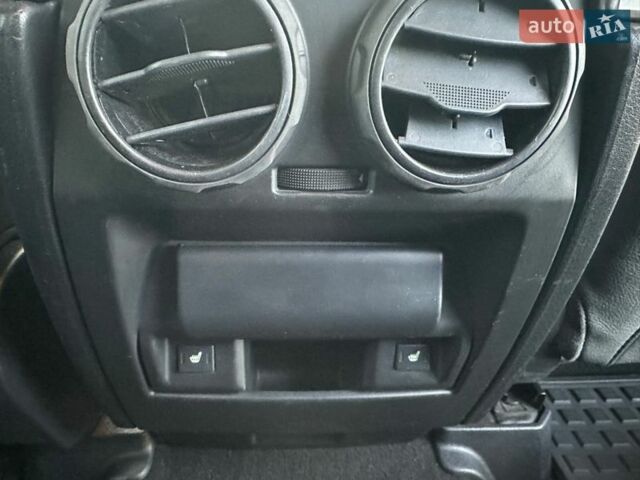 Серый Ленд Ровер Дискавери, объемом двигателя 2.72 л и пробегом 277 тыс. км за 9500 $, фото 16 на Automoto.ua