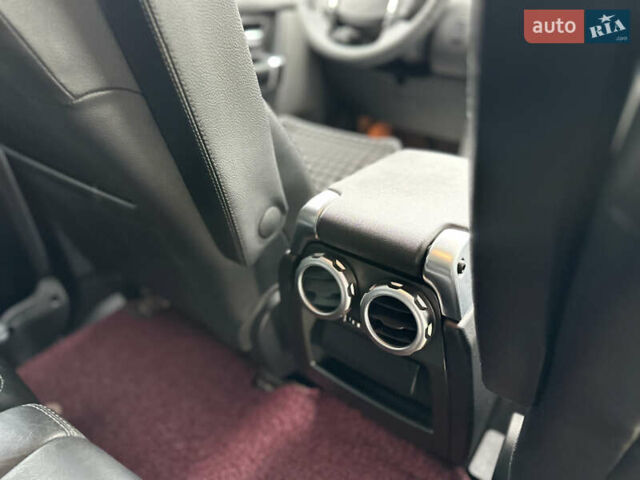 Серый Ленд Ровер Дискавери, объемом двигателя 2.99 л и пробегом 254 тыс. км за 17900 $, фото 52 на Automoto.ua