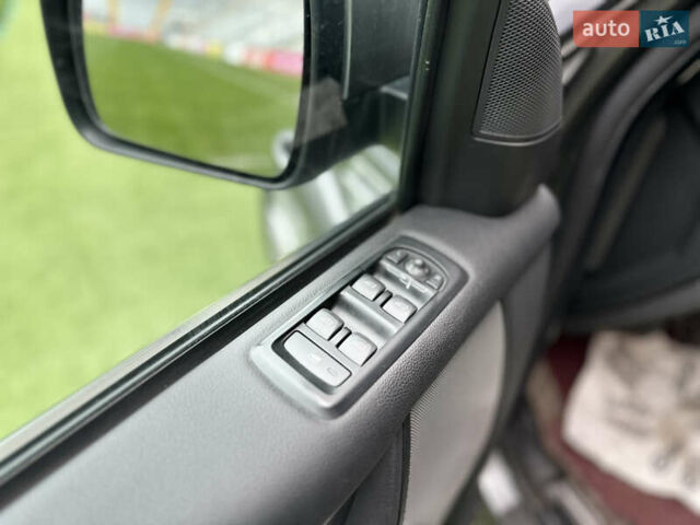 Серый Ленд Ровер Дискавери, объемом двигателя 2.99 л и пробегом 254 тыс. км за 15999 $, фото 28 на Automoto.ua