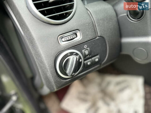 Серый Ленд Ровер Дискавери, объемом двигателя 2.99 л и пробегом 254 тыс. км за 14700 $, фото 34 на Automoto.ua