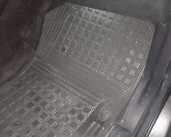 Серый Ленд Ровер Дискавери, объемом двигателя 3 л и пробегом 225 тыс. км за 17500 $, фото 14 на Automoto.ua