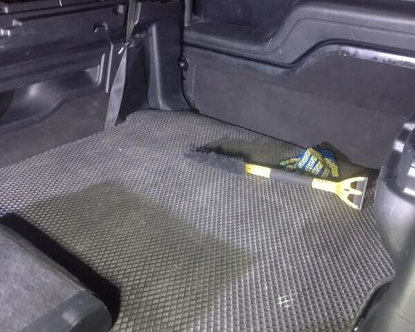 Серый Ленд Ровер Дискавери, объемом двигателя 3 л и пробегом 225 тыс. км за 17500 $, фото 27 на Automoto.ua