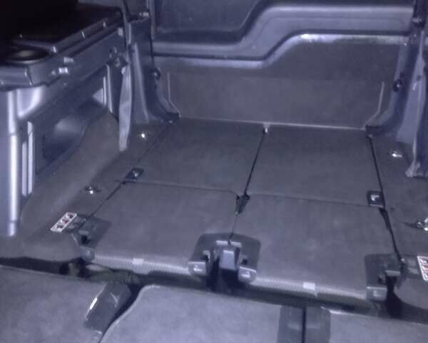 Серый Ленд Ровер Дискавери, объемом двигателя 3 л и пробегом 225 тыс. км за 17500 $, фото 28 на Automoto.ua