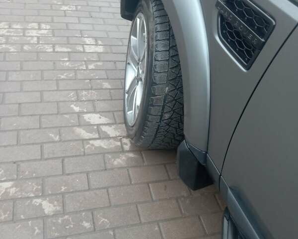 Серый Ленд Ровер Дискавери, объемом двигателя 3 л и пробегом 225 тыс. км за 17500 $, фото 40 на Automoto.ua