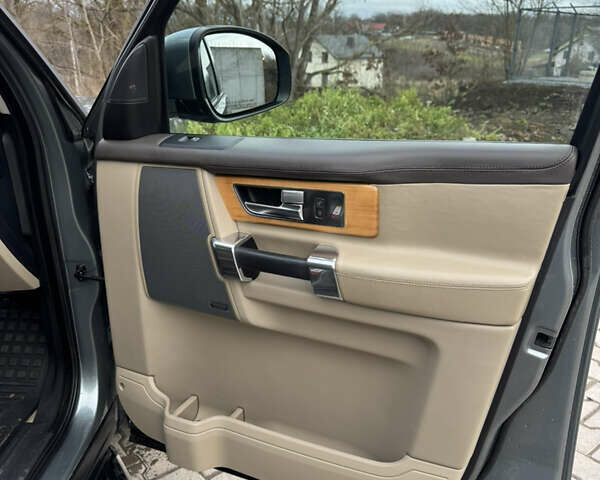 Серый Ленд Ровер Дискавери, объемом двигателя 3 л и пробегом 186 тыс. км за 19000 $, фото 25 на Automoto.ua