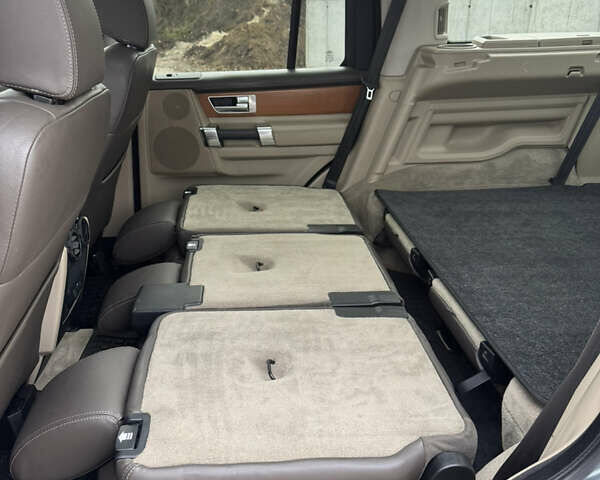 Серый Ленд Ровер Дискавери, объемом двигателя 3 л и пробегом 186 тыс. км за 19000 $, фото 33 на Automoto.ua