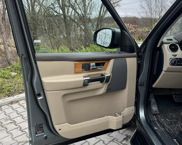 Серый Ленд Ровер Дискавери, объемом двигателя 3 л и пробегом 186 тыс. км за 19000 $, фото 10 на Automoto.ua