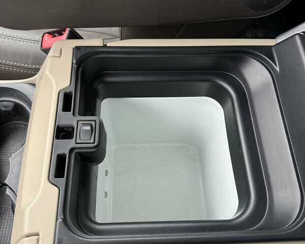 Серый Ленд Ровер Дискавери, объемом двигателя 3 л и пробегом 186 тыс. км за 19000 $, фото 23 на Automoto.ua