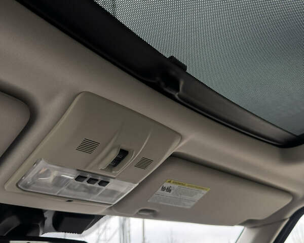 Серый Ленд Ровер Дискавери, объемом двигателя 3 л и пробегом 186 тыс. км за 19000 $, фото 24 на Automoto.ua