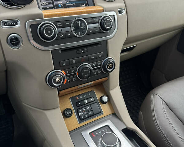 Серый Ленд Ровер Дискавери, объемом двигателя 3 л и пробегом 186 тыс. км за 19000 $, фото 15 на Automoto.ua