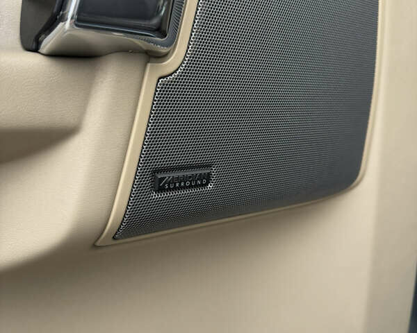 Серый Ленд Ровер Дискавери, объемом двигателя 3 л и пробегом 186 тыс. км за 19000 $, фото 12 на Automoto.ua