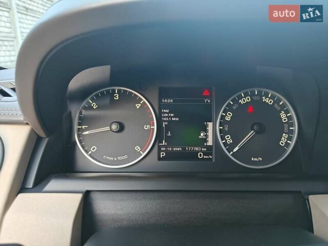 Сірий Ленд Ровер Діскавері, об'ємом двигуна 2.99 л та пробігом 177 тис. км за 26500 $, фото 13 на Automoto.ua