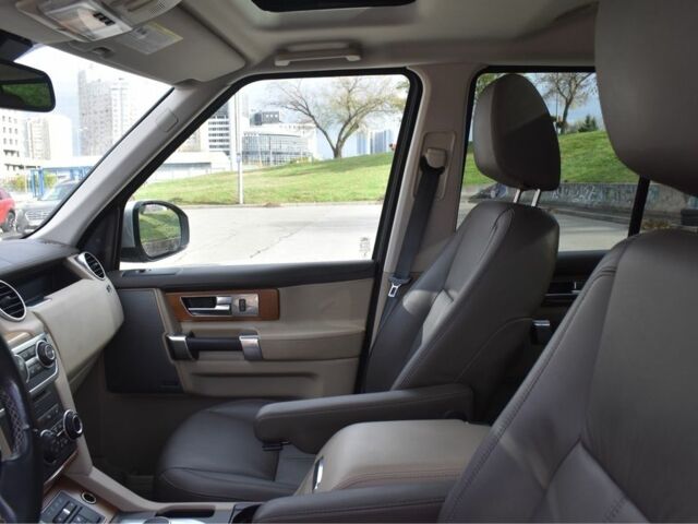 Серый Ленд Ровер Дискавери, объемом двигателя 3 л и пробегом 123 тыс. км за 19900 $, фото 10 на Automoto.ua