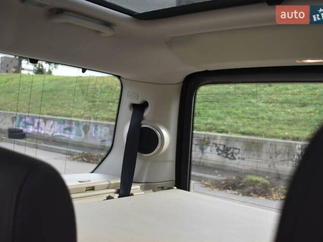 Сірий Ленд Ровер Діскавері, об'ємом двигуна 3 л та пробігом 124 тис. км за 18500 $, фото 13 на Automoto.ua