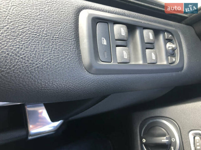 Серый Ленд Ровер Дискавери, объемом двигателя 2.99 л и пробегом 252 тыс. км за 25525 $, фото 25 на Automoto.ua