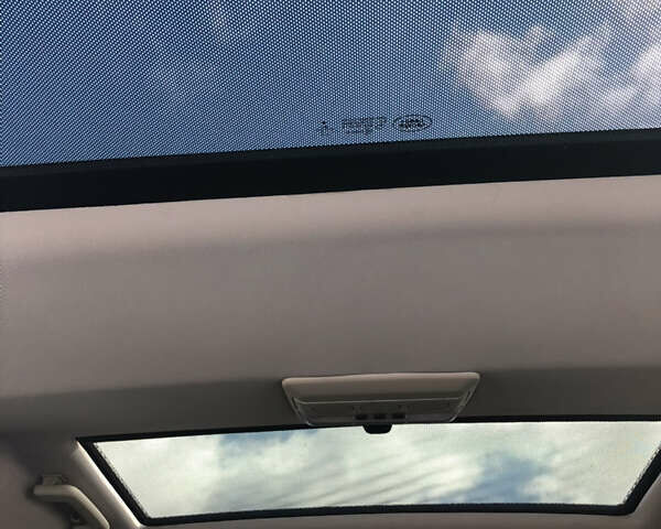 Серый Ленд Ровер Дискавери, объемом двигателя 2.99 л и пробегом 252 тыс. км за 25525 $, фото 28 на Automoto.ua