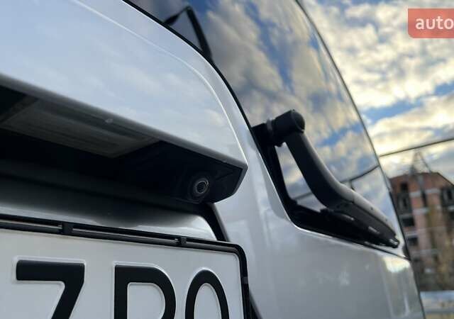 Ленд Ровер Дискавери 2016 в Киеве на Automoto.ua Серый Ленд Ровер Дискавери, объемом двигателя 3 л и пробегом 144 тыс. км за 23500 $, фото 25 на Automoto.ua